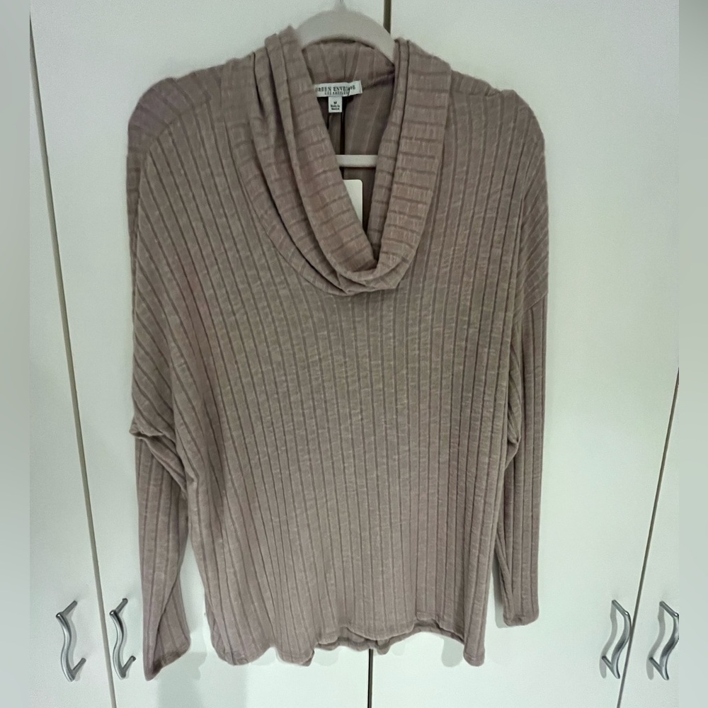 Such a fabulous cowlneck sweater sz M perfect for everyday wear w/leggings NWT